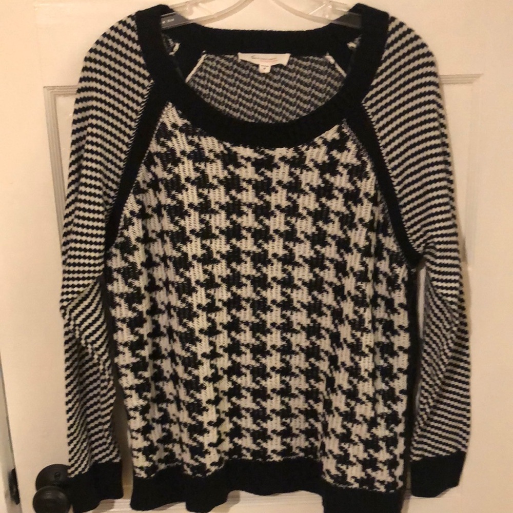 Two by Vince Camuto Black and White Houndstooth Sweater